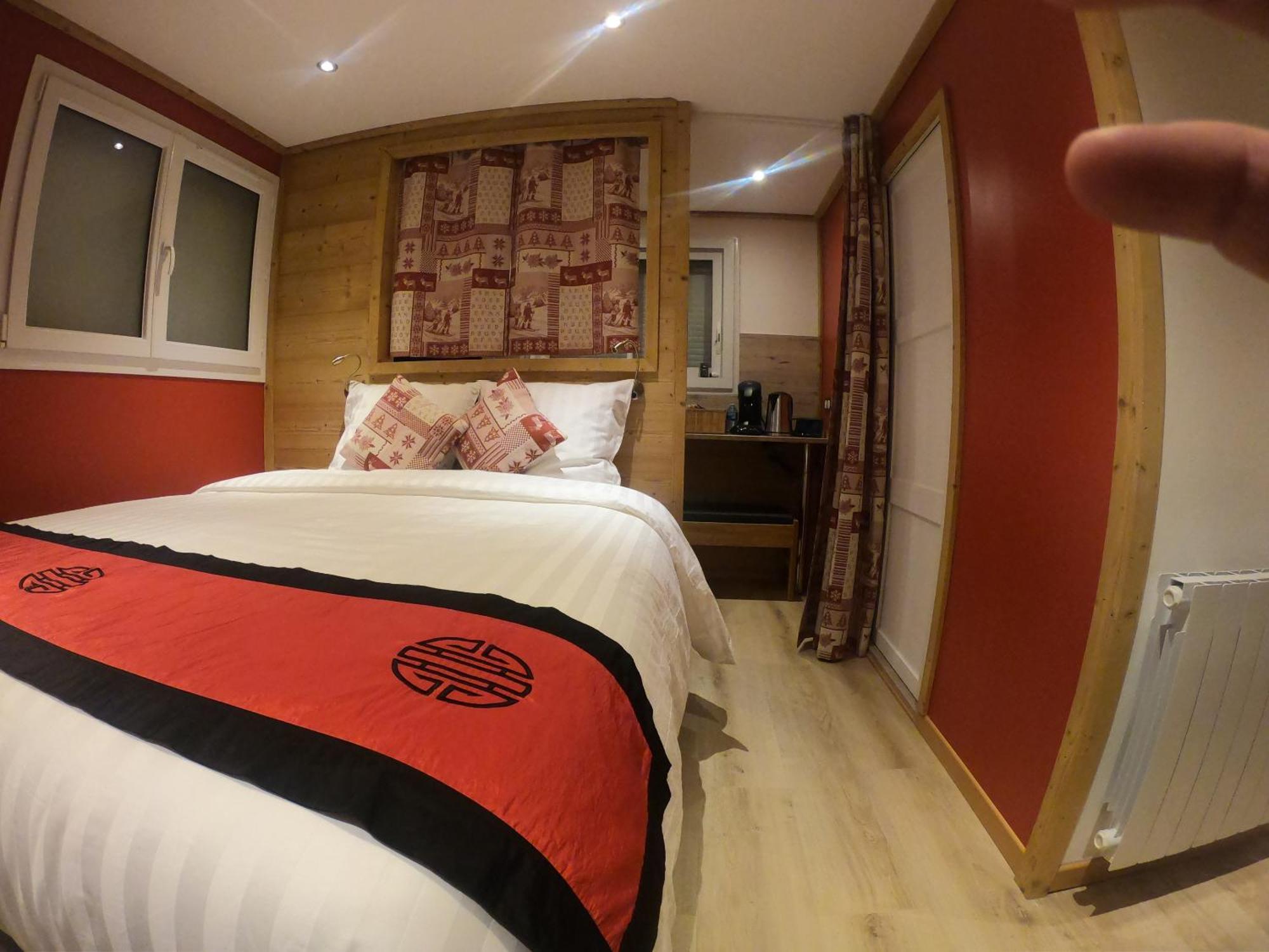 Hotel Le Lotus Blanc Albertville Habitación foto
