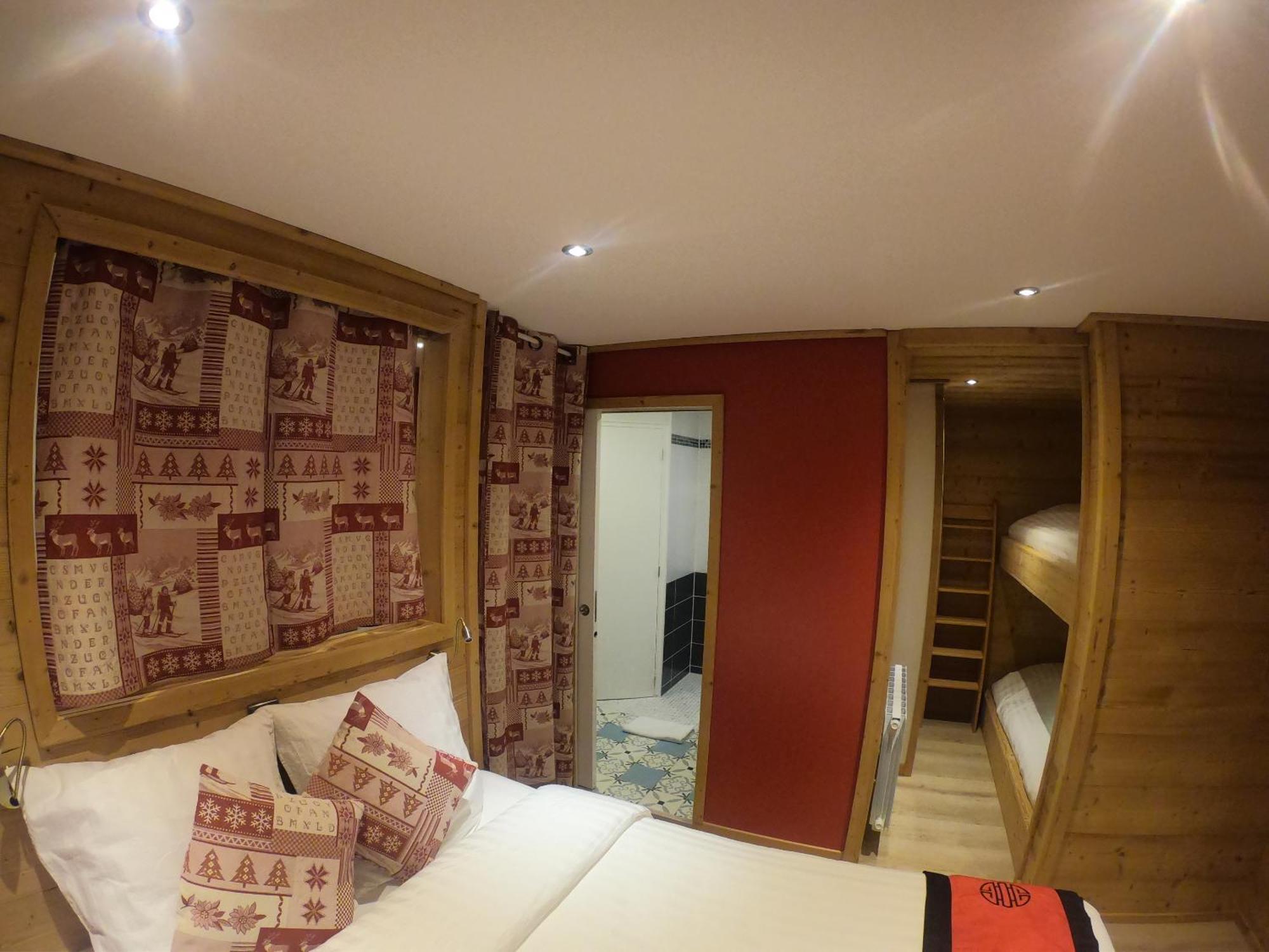 Hotel Le Lotus Blanc Albertville Habitación foto
